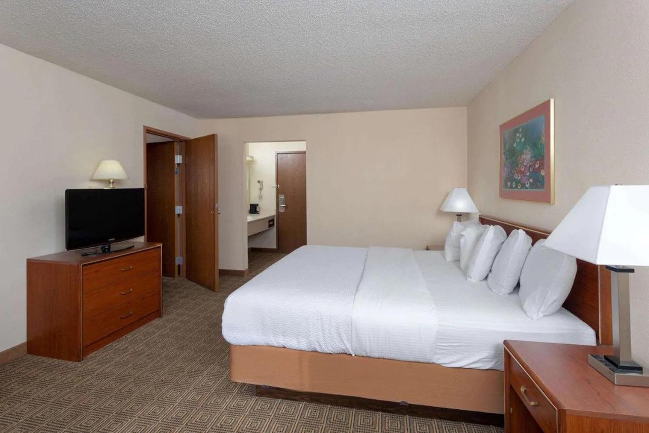 Norwood Inn & Suites Indianapolis East Post Drive Dış mekan fotoğraf