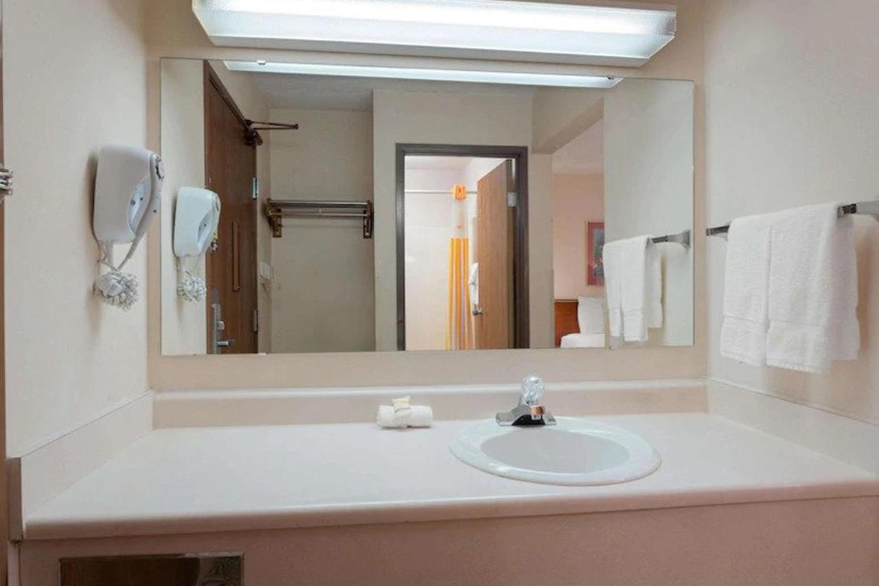 Norwood Inn & Suites Indianapolis East Post Drive Dış mekan fotoğraf