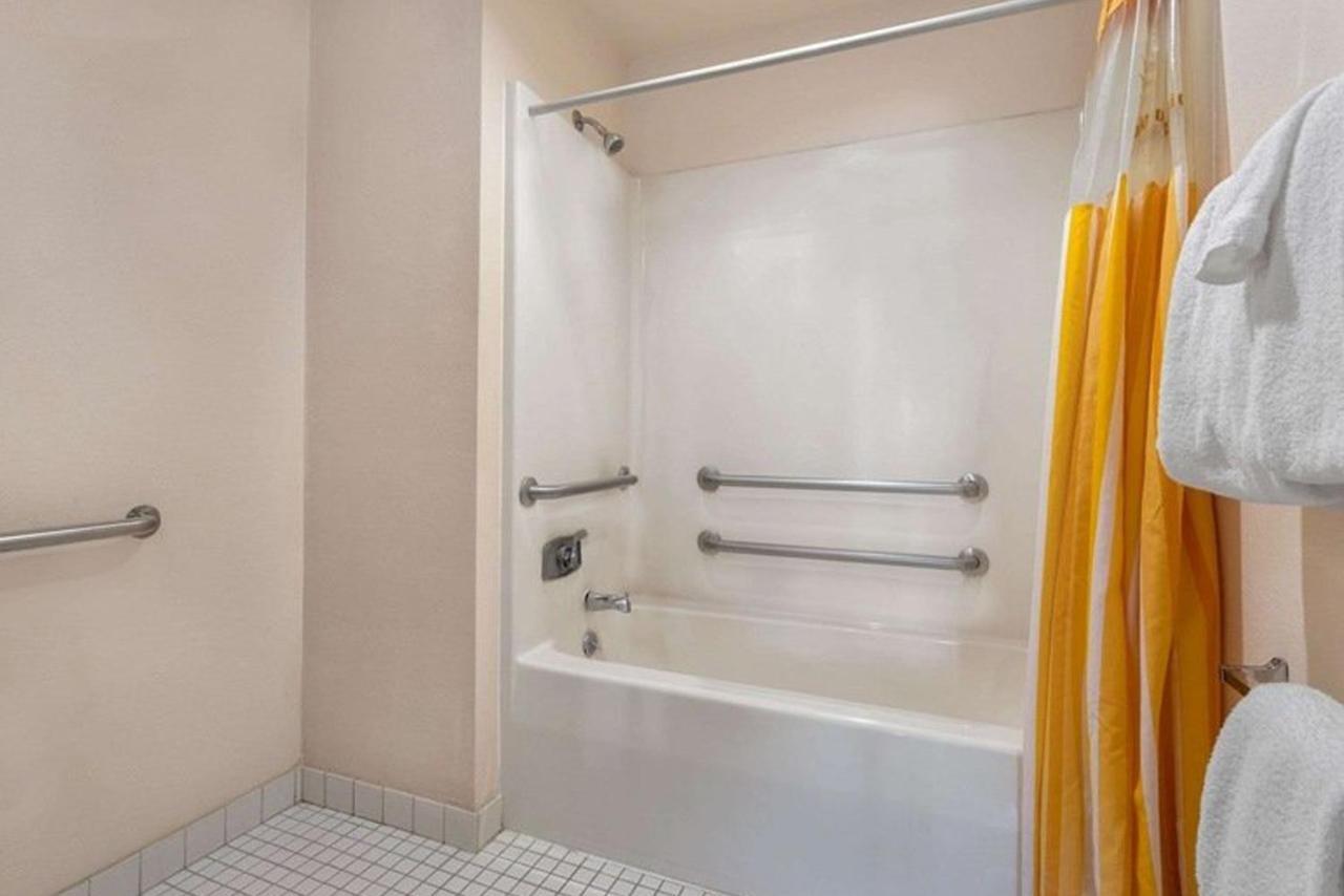 Norwood Inn & Suites Indianapolis East Post Drive Dış mekan fotoğraf