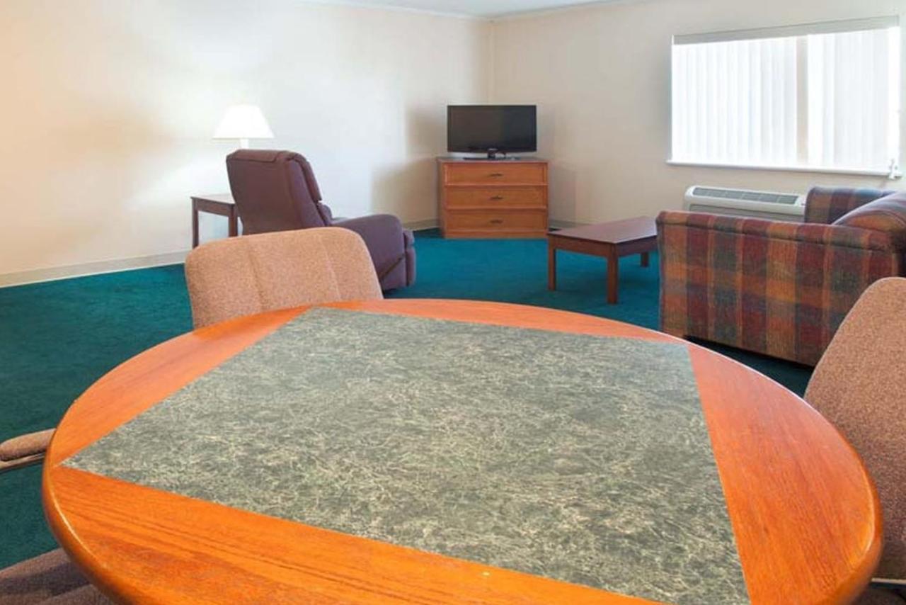 Norwood Inn & Suites Indianapolis East Post Drive Dış mekan fotoğraf