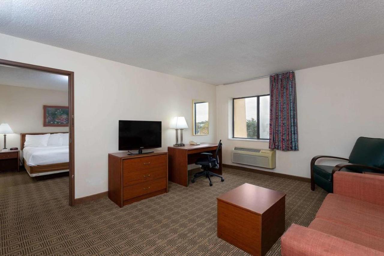 Norwood Inn & Suites Indianapolis East Post Drive Dış mekan fotoğraf