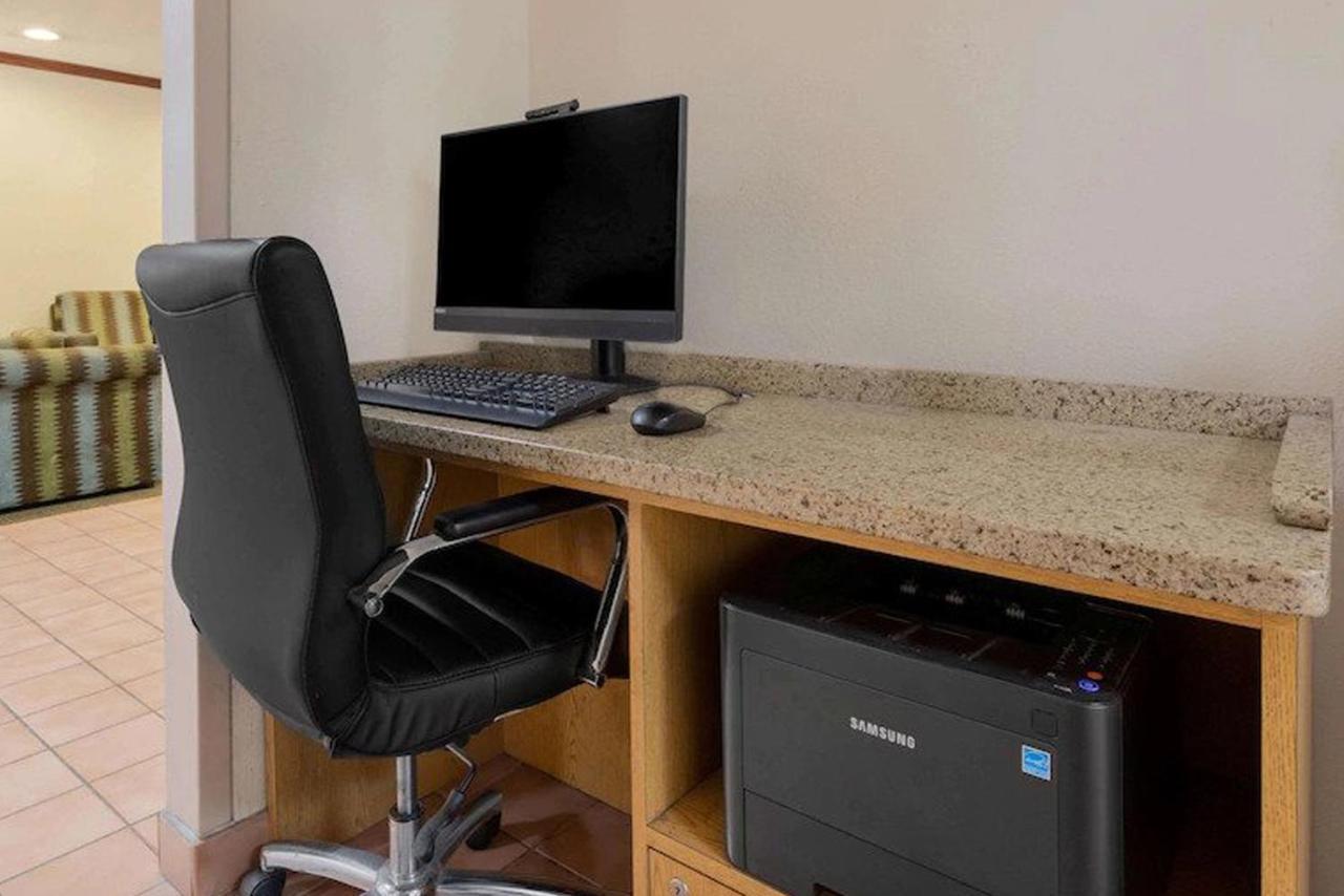 Norwood Inn & Suites Indianapolis East Post Drive Dış mekan fotoğraf