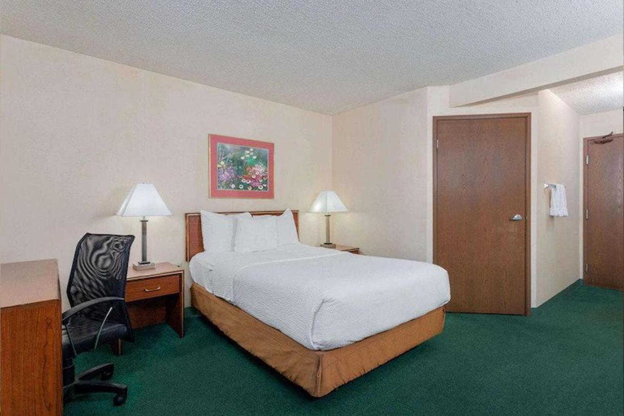 Norwood Inn & Suites Indianapolis East Post Drive Dış mekan fotoğraf