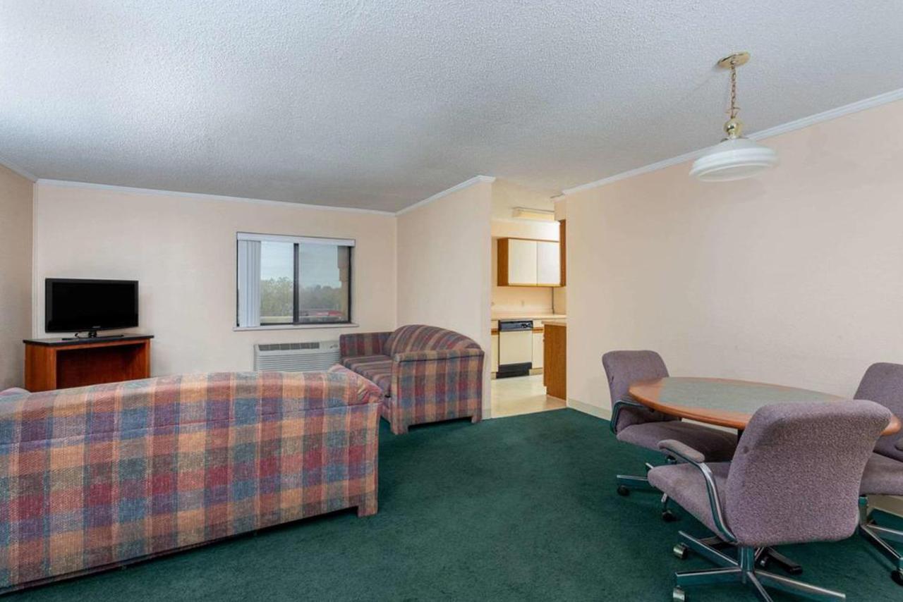 Norwood Inn & Suites Indianapolis East Post Drive Dış mekan fotoğraf