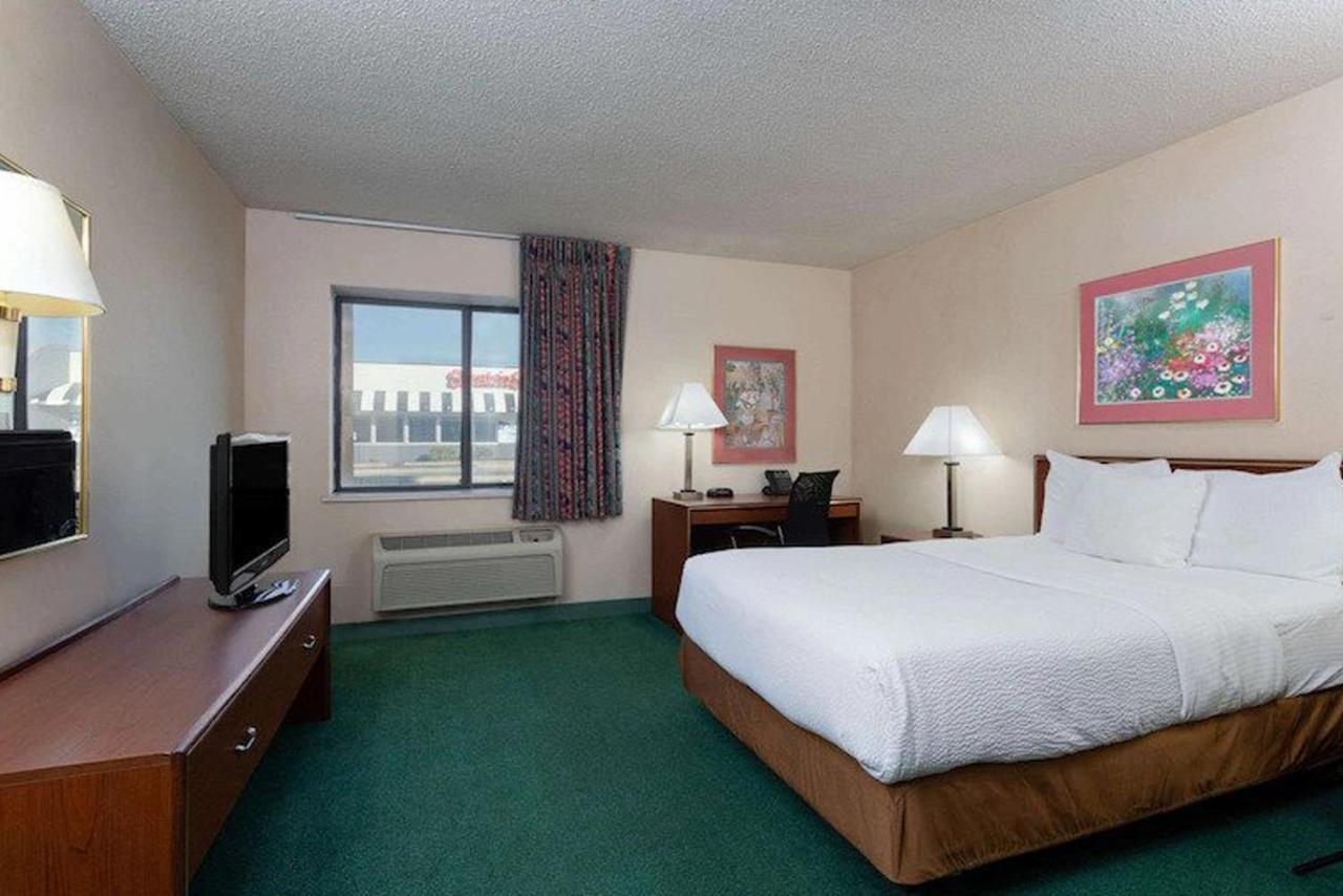 Norwood Inn & Suites Indianapolis East Post Drive Dış mekan fotoğraf